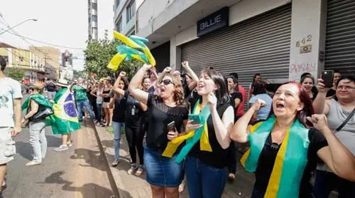 Protesto hoje em Londrina - Foto: Rei Santos/Folha de Londrina