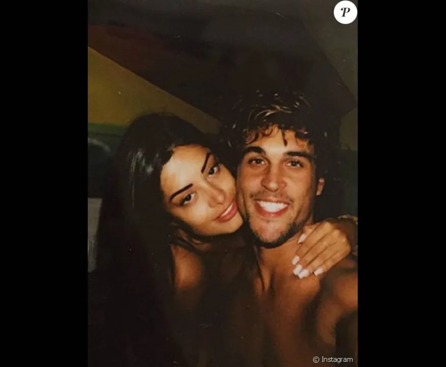 Casal decidiu assumir relação e publicou foto no instagram (Divulgação)