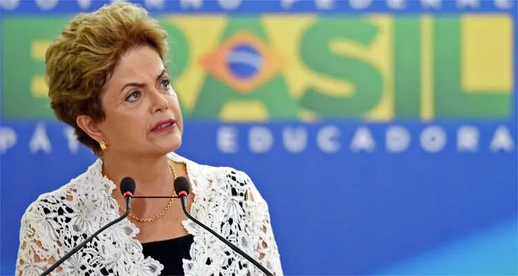 Dilma busca apoio de artistas e intelectuais contra impeachment