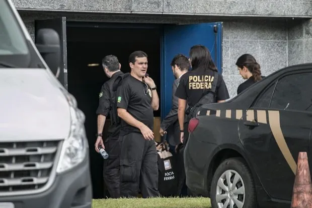 Policiais iniciaram operação na manhã desta sexta-feira (Taba Benedicto / Agência O Dia)