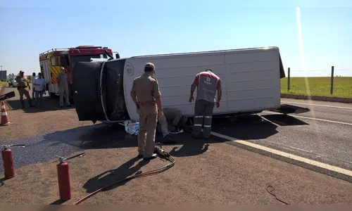 Motorista de van escolar morre em acidente na BR-369