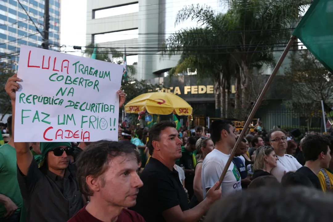 Na quinta-feira (31), outra manifestação popular foi realizada em Curitiba em protesto contra a corrupção no Brasil - Foto - Foto: Orlando Kissner - FOTOS PÚBLICAS