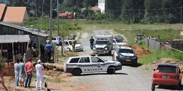 Polícia localizou ossada humana em local indicado pelo suspeito ( Elio Kohut/Rádio Najuá/BandaB)