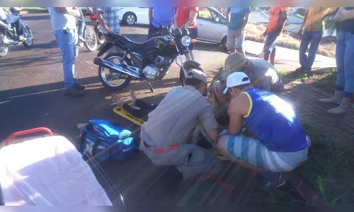 Casal fica ferido em colisão de carro e moto na zona oeste de Apucarana