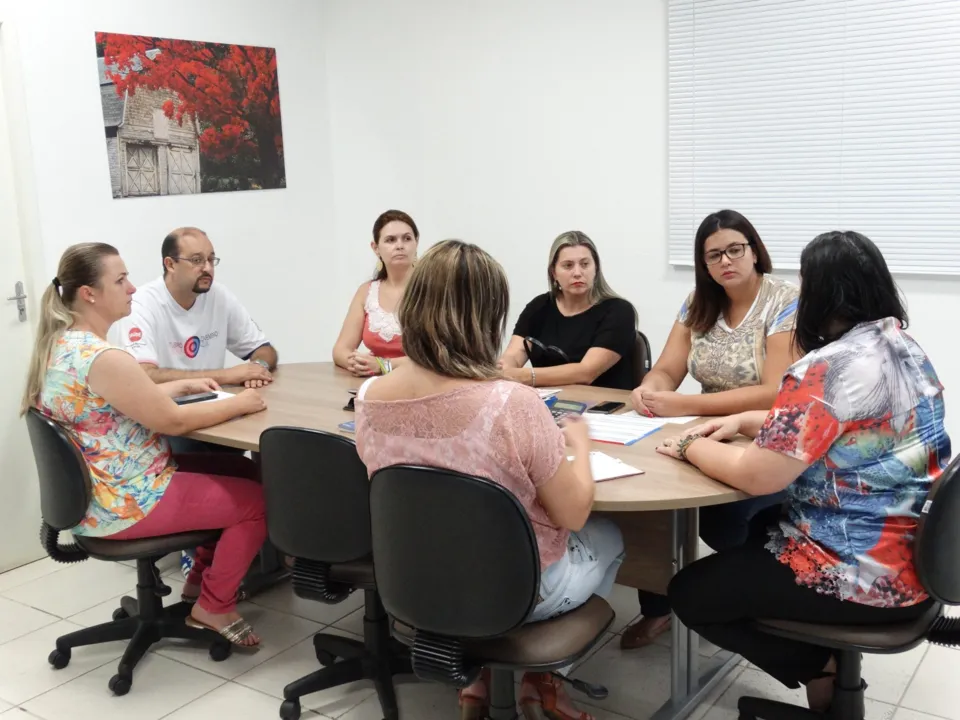 Secretário de saúde de Arapongas em reunião sobre a H1N1. (Foto: Assessoria de imprensa)