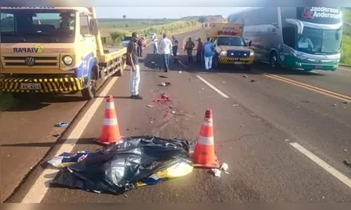 Acidente entre carreta e moto na PR-444 causa uma morte 