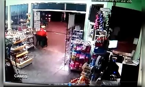 ​Gerente de posto reage a assalto e atira em criminoso na cidade de Mandaguari
