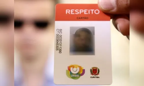 Tempo de atravessar cruzamentos para deficientes é aumentado por cartão em Curitiba