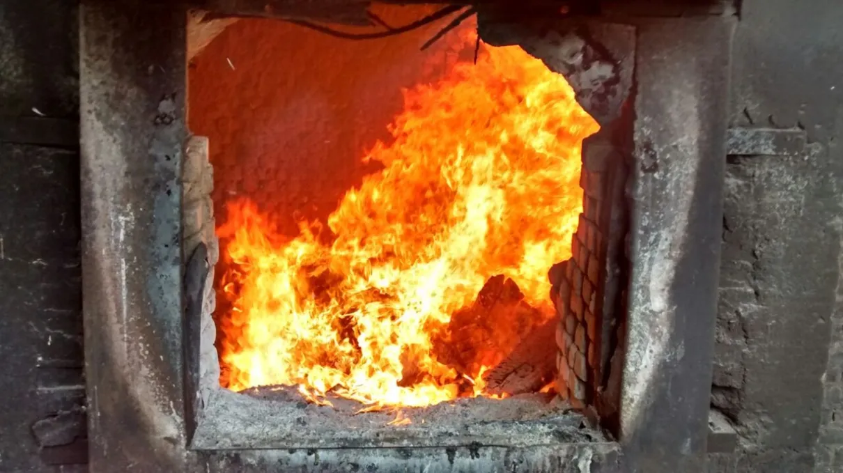 Processo de incineração  (Foto: Reprodução/WhatsApp)