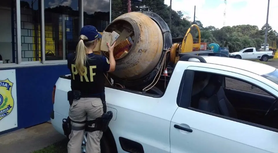 Betoneira usada para esconder maconha estava na carroceria de um veículo VW Saveiro - Foto: Divulgação/PRF
