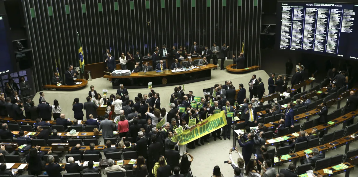 ​Começou pontualmente às 14 horas, no plenário da Câmara dos Deputados, a sessão em que 513 deputados começam a decidir o futuro político da presidenta Dilma Rousseff - Foto: Antônio Augusto/Câmara dos Deputados