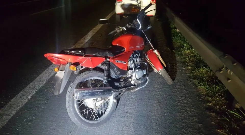 Moto trafegou sem piloto durante cerca de 200 metros: condutor faleceu em acidente - Foto: João Carlos Frigério