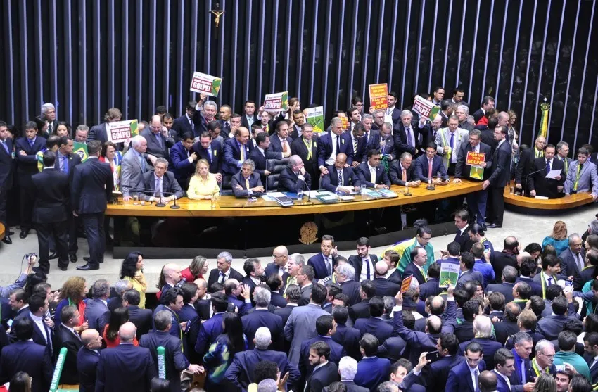 Deputados durante votação favorável a abertura de processo de impeachment da presidente Dilma Roussef - Foto: Maryanna Oliveira/Câmara dos Deputados/Fotos Públicas