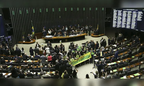 Começa sessão da Câmara que vai decidir sobre pedido de impeachment de Dilma