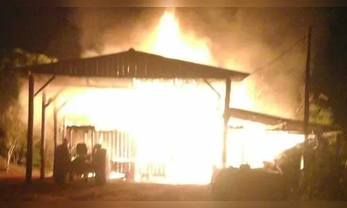 ​Incêndio destrói oficina e casa de madeira em Ivaiporã