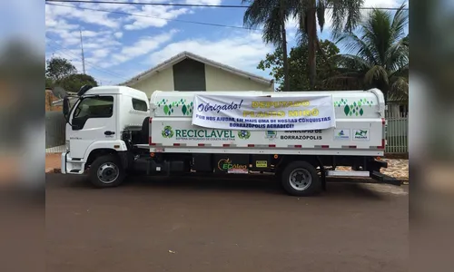 ​Borrazópolis recebe caminhão e prensa para coleta de materiais recicláveis