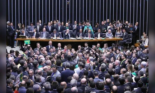 Com 367 votos a favor, Câmara aprova impeachment de Dilma Roussef