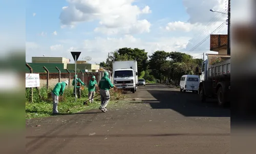 Em Arapongas manutenção da limpeza urbana atende várias regiões