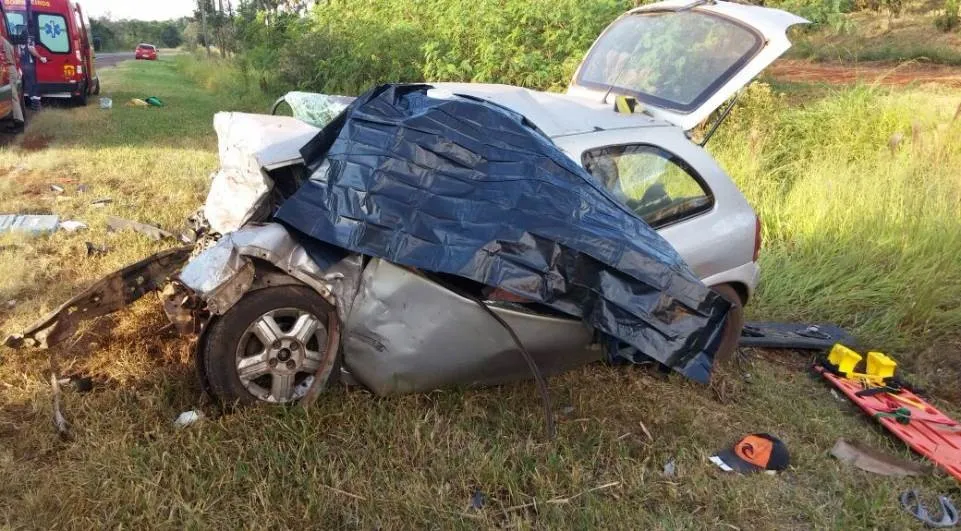 Carro destruído em acidente nesta quinta-feira no Paraná: cinco mortos  -  Foto: WhatsApp