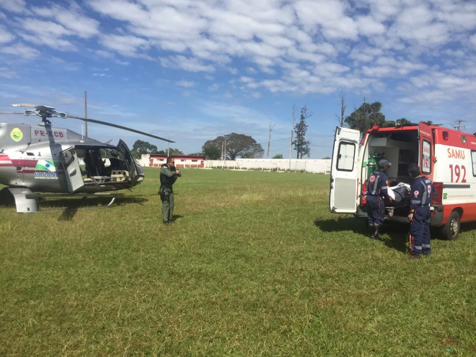 Helicóptero (BPMOA) fez, na quinta-feira (11) à tarde, o transporte de um homem com suspeita de traumatismo craniano de Cândido de Abreu  para Apucarana - Foto: Divulgação
