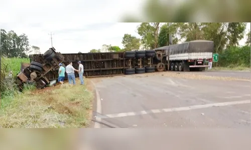 Acidente entre carro e carreta deixa idoso ferido, na PR-082