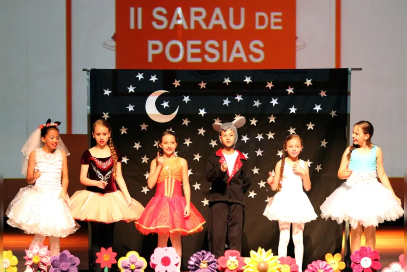  Abertura do evento aconteceu na noite de quinta com apresentações das crianças do pré ao 3º ano - Foto: Assessoria/Prefeitura de Apucarana 