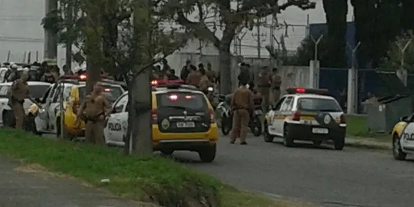 Situação de confronto entre criminosos e policiais militares: dois presidiários morreram - Foto: Divulgação