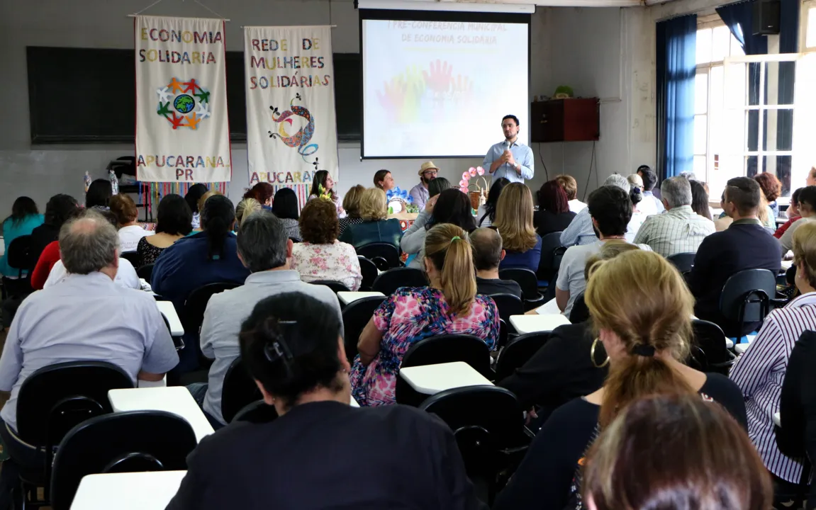 Imagem da pré-conferência de Economia Solidária realizada no começo do mês (Foto: Divulgação/Prefeitura de Apucarana)