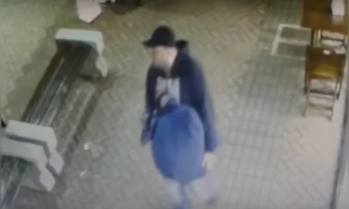 Ladrões que assaltaram loja são filmados por câmera de segurança