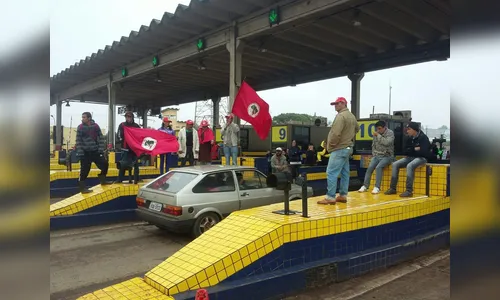Sem terra abrem cancelas em Arapongas e Mandaguari