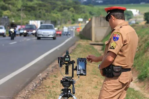 Policiais rodoviários vão fazer uso de radares, com efetivo reforçado - Foto: www.aen.pr.gov.br