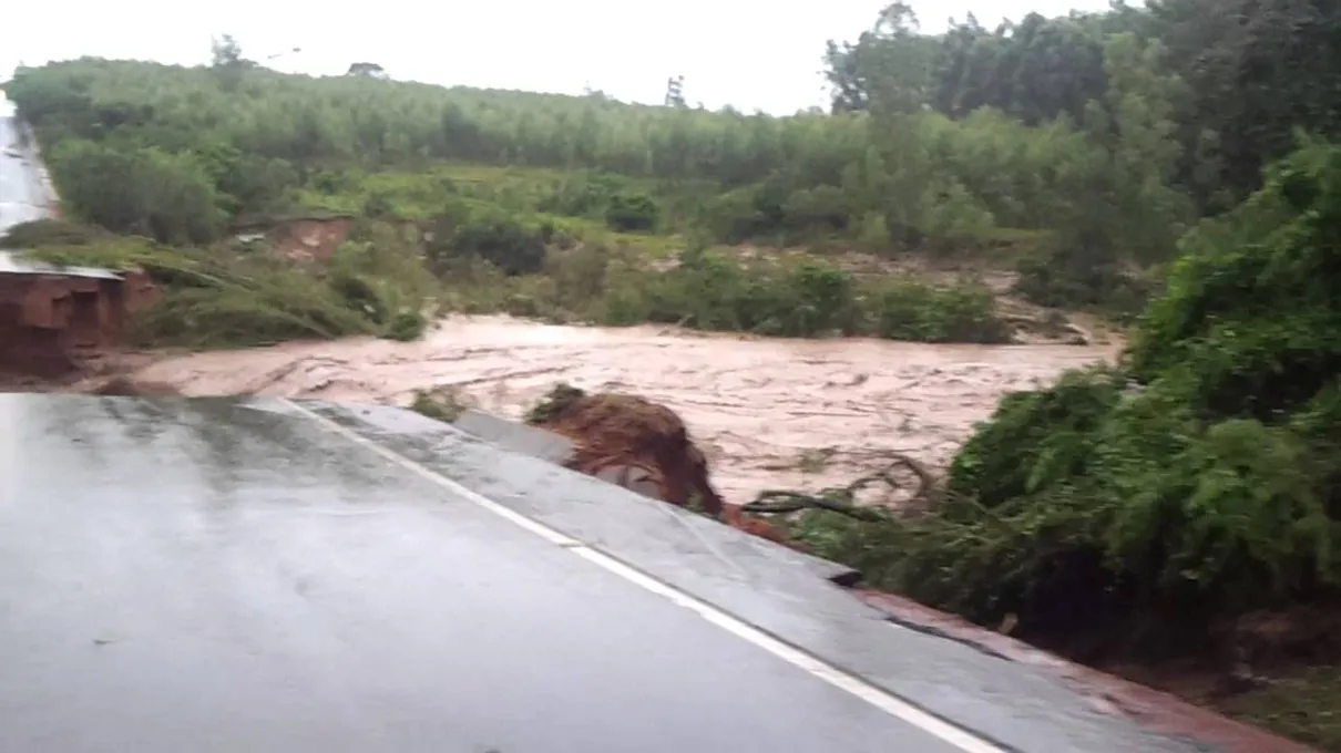 Prejuízo provocado pela chuva em Maria Helena chegou a R$ 730 mil, com danos causados em quatro pontes - Reprodução/Youtube
