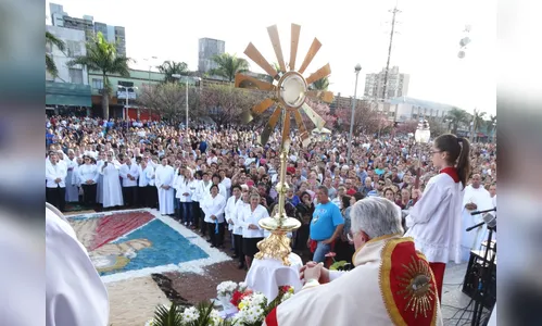 Cerca de 10 mil pessoas participam da celebração de Corpus Christi em Arapongas