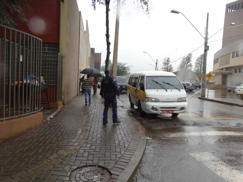 Fiscalização visa identificar veículos irregulares e garantir a segurança dos estudantes - Foto: Prefeitura de Arapongas
