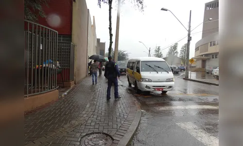 Sestran fiscaliza veículos do transporte escolar em Arapongas