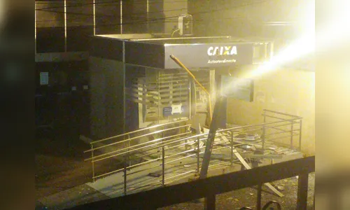 Bandidos explodem caixa eletrônico em Sarandi