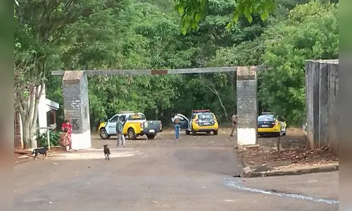 Polícia persegue suspeitos de assalto em Califórnia