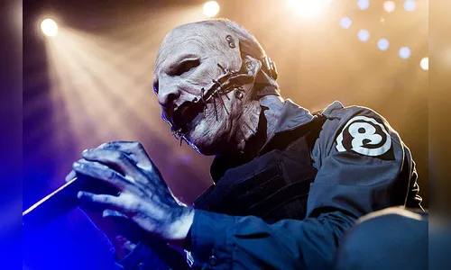 Líder do Slipknot passa por cirurgia na coluna e adia início de turnê nos EUA