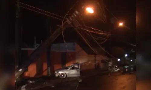 Câmera registra carro partindo ao meio em acidente com morte 