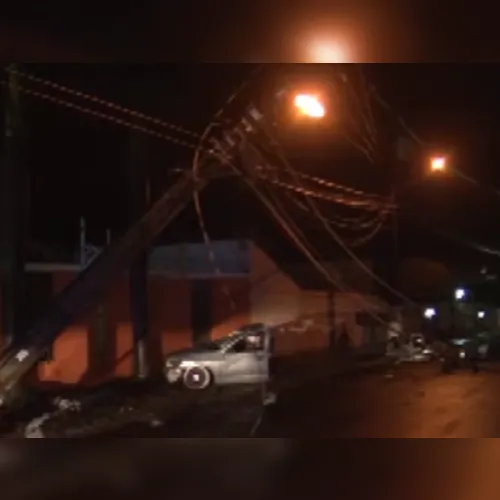 Câmera registra carro partindo ao meio em acidente com morte 