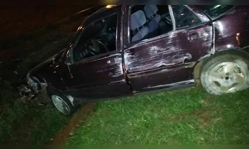 Passageiro é ejetado do carro e morre em acidente violento