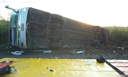
							Acidente com ônibus deixa 3 mortos e 36 feridos no Paraná
						
						
