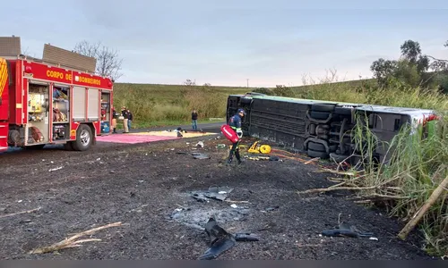 Acidente com ônibus deixa 3 mortos e 36 feridos no Paraná