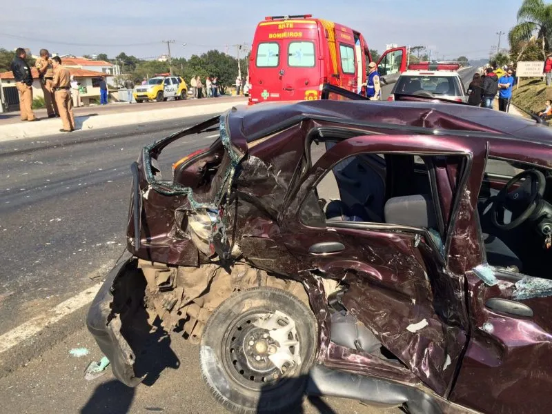 A vítima fatal dirigia um Fiat Palio que bateu de frente contra um Doblo. Foto: BandaB 