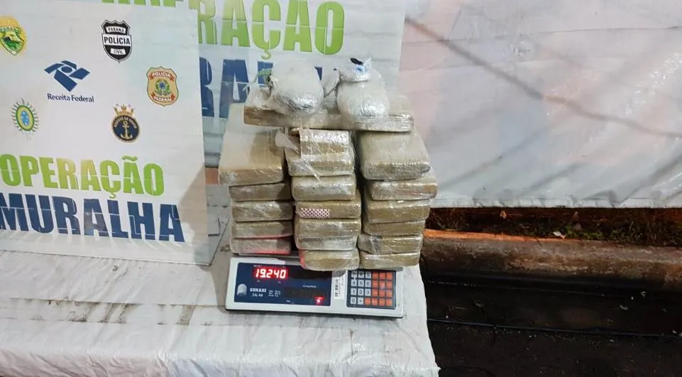 Droga estava escondida em um ônibus que seguia rumo a Londrina. Foto: Massa News