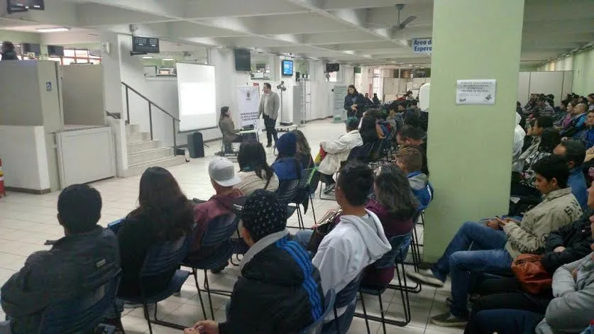 A Agência do Trabalhador de Curitiba está oferecendo palestras aos candidatos que aguardam atendimento. Foto: Assessoria de Imprensa