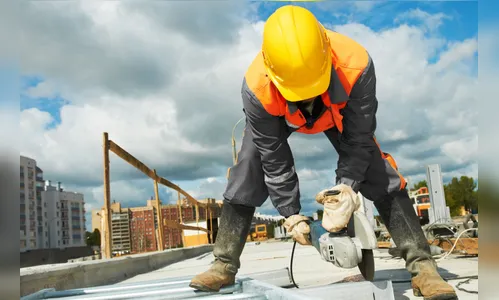 Construção civil lidera a criação de postos de trabalho 