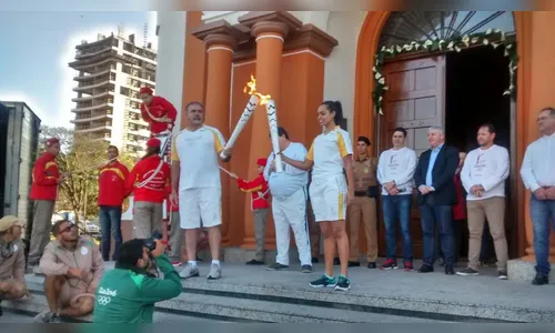 Arapongas tem dia histórico com passagem da Tocha Olímpica 