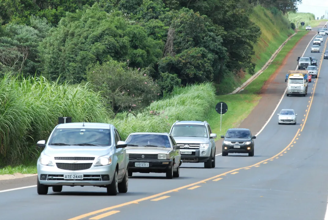 Desde o dia 8 de julho, motoristas estão obrigados a dirigir com o farol baixo aceso. Foto: Delair Garcia/Tribuna do Norte