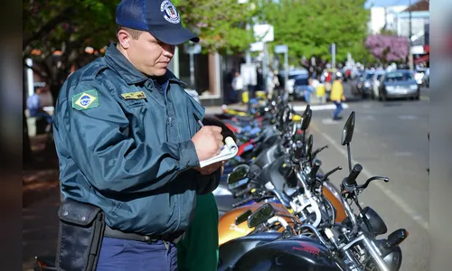 Polícia vistoria 125 veículos e aborda mais de 100 pessoas durante operação em Arapongas